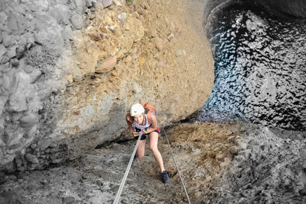 Dry canyoning via corda Full-day - La Ciotat
