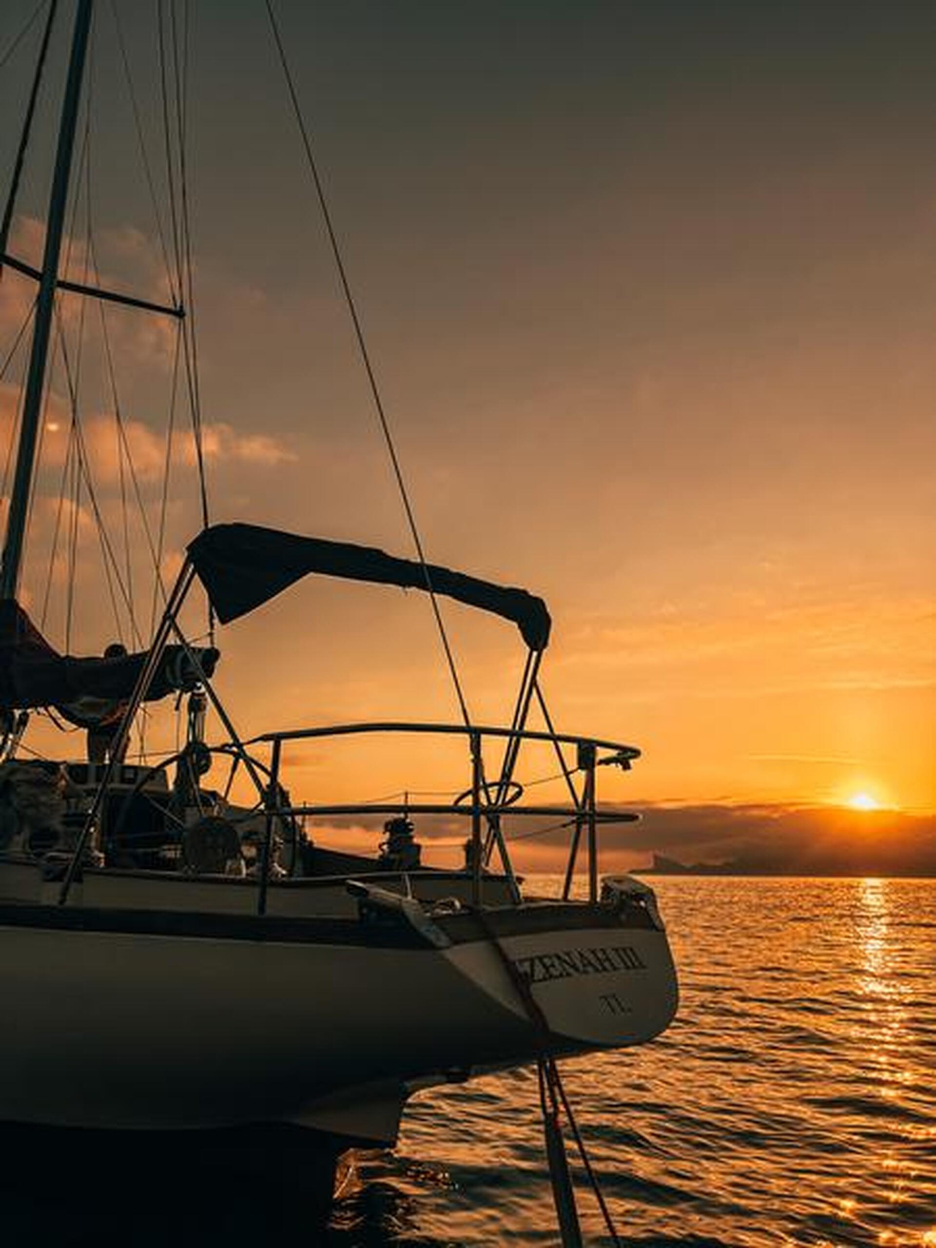 Izenah III - Sailboat trip at sunset