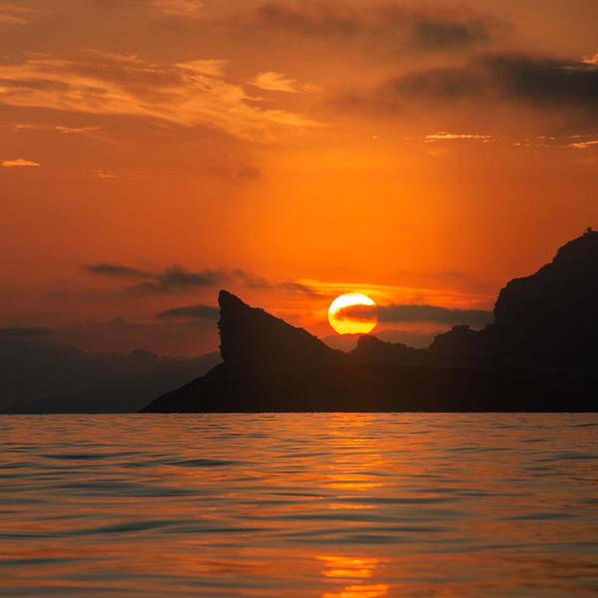 Izenah III - Sailboat trip at sunset