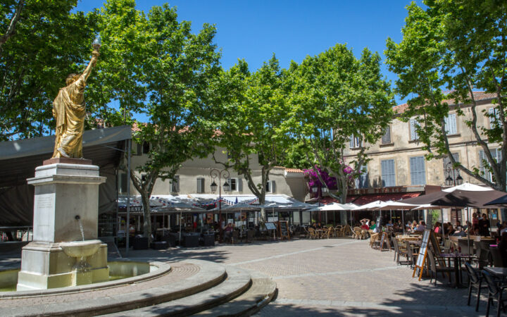 place_portalis_statue_de_la_liberte_villlage_de_provence